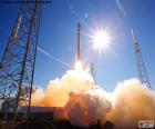 Lançamento de foguete para o espaço em um dia ensolarado