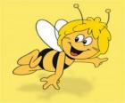 A abella Maia voando feliz