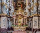 Altar de uma igreja cristã, lugar onde o capelão celebra a missa