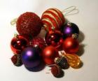 Conjunto de bolas de Natal com diferentes decorações 