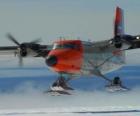 Twin Otter equipado para a neve