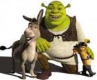 Shrek, o ogro com seus amigos Burro e Gato de Botas