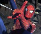 O rosto de Spiderman com a máscara e o vestuário especial
