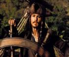 Pirata capitão ao leme do seu barco