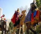 Os três Reis Magos montados em camelos