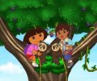 Dora e Diego primo em uma árvore de dois ursinhos ajudar