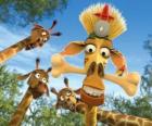 Melman a girafa, disfarçada sob o olhar curioso de outras girafas
