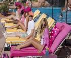 Ryan Evans (Lucas Grabeel), Sharpay Evans (Ashley Tisdale) na piscina