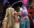 Lilly pressiona o nariz a Hannah Montana para os olhos atentos de Oliver.