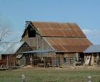 Grande construção rurai: fazenda, estábulo