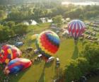 Vista aérea de um festival de balão de ar quente