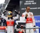 Lewis Hamilton comemora sua vitória em Spa-Francorchamps, na Bélgica Grand Prix 2010