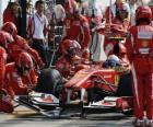 Fernando Alonso nos boxes - Ferrari - Monza 2010