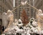 Os anjos do Rockefeller Center, coberto de neve