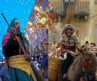 Befana é uma mulher velha sorrindente voando em uma vassoura carregando doces ou carvão para as crianças na Itália