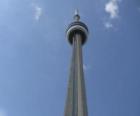 A CN Tower ou Torre CN, comunicações e torre de observação com uma altura de mais de 553 metros, Toronto, Ontário, Canadá