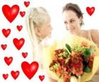 Menina com um buquê de flores para sua mãe e corações vermelhos