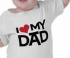 Bebê com uma camisa que diz Eu amo meu pai