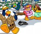 Grupo de pinguins passando o dia ao ar livre apreciando a neve