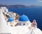 Santorini ou Tira é um pequeno arquipélago formado por ilhas vulcânicas, localizado no sul do mar Egeu, Grécia