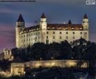 O Castelo de Bratislava está situado no centro histórico da cidade de Bratislava, a capital da Eslováquia