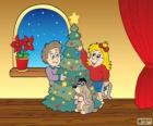 Crianças decoram a árvore de Natal