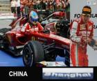 Fernando Alonso comemora sua vitória no Grande Prêmio da China de 2013