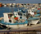 Barcos dos pescadores no porto