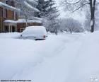 Rua completamente coberto de neve