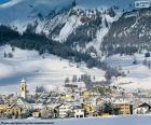 Bela paisagem de inverno uma aldeia cobertas de neve