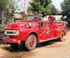 Caminhão de bombeiros usado na Birmânia