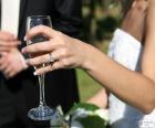 A noiva com uma taça de champanhe