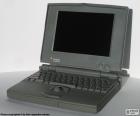 Laptop de PowerBook 100 (1991-1992), com um design muito compacto, fabricado pela Apple