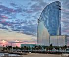 Hotel W Barcelona, é um hotel de luxo, localizado em frente à praia de Barceloneta e desenhado pelo arquitecto Ricardo Bofill