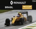 Jolyon Palmer, o piloto britânico da Renault, durante sua participação no Grande Prêmio do Brasil 2016, pilotando seu Renault RS16