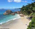 Vista de uma praia na ilha de La Digue é a quarta maior ilha das Seychelles