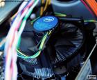 O ventilador de um computador, tem a função de remover o excesso de calor de seus componentes