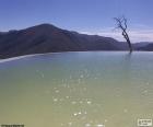 A piscina da zona superior da cascata de Hierve el Agua, Oaxaca, México