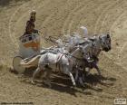 Quadriga durante uma corrida, um dos esportes mais populares do Império Romano. Carruagem puxada por quatro cavalos on-line