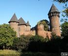 Castelo de Linn, é um castelo medieval construído no século XII no Rio Rihn e é cercado completamente pela água, Krefeld, Alemanha