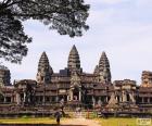 O templo de Angkor Wat, é o maior templo Hindu e também o melhor preservado de Angkor, Camboja