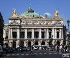 Fachada da Ópera Garnier ou Palais Garnier, um dos edifícios mais característicos do IX arrondissement de Paris