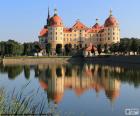 O Palácio de Moritzburg é um palácio barroco situado na cidade de Moritzburg, na Saxónia, Alemanha