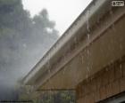 Uma chuva torrencial, após um dia quente de verão