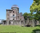 A Cúpula de Genbaku ou Memorial da Paz de Hiroshima foi a única estrutura que permaneceu em pé perto do hipocentro da bomba atômica lançada em Hiroshima em 6 de agosto de 1945, Japão