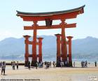 Torii do Santuário de Itsukushima, Japão