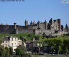 Vista de parte das paredes da cidade fortificada de Carcassonne, França