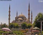 A Mesquita Azul ou Mesquita do Sultão Ahmed é uma das grandes mesquitas de Istambul, localizado na parte europeia, Turquia