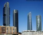 Os quatro maiores arranha-céus de Madrid, a Torre Cepsa de 248,3 metros, a Torre PwC de 236 metros, a Torre de Cristal de 249 metros e a Torre Espacio de 224 metros