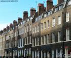 Fachada de um conjunto de casas típicas em Londres